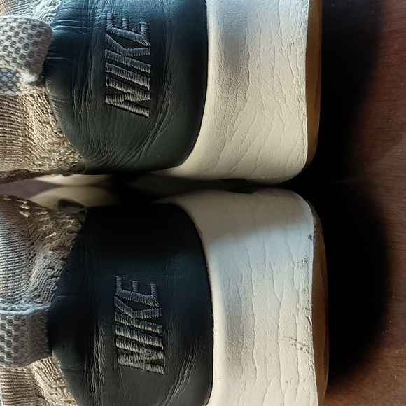 Nike Women's Beige Nike Air Sneakers Woman's Size 10 - Picture 12 of 13